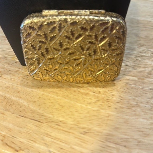 Vintage compact. Very beautiful. The mirror is intact and not cracked​ - Picture 1 of 3
